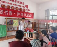 侗锦缀书签，书香润少年