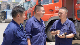 货车司机龙兵：希望公路旁有更多落脚的“家”​｜奔跑的人·对话