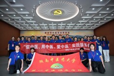 中医义诊进村，200余名留守儿童上起健康课