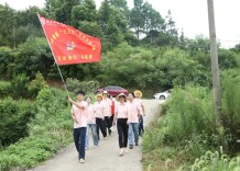 情暖一老一小 深耕乡土服务——“史法知行”实践团走进青峰村开展志愿服务活动