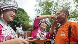 苗乡民俗展演迎客来