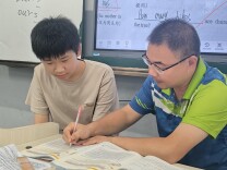 躬耕教坛二十七载  潜心育得桃李香——记郴州市第九中学岭南分校教师唐华武