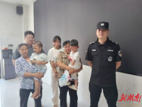 幼童独自外出寻亲 民警暖心护送归家