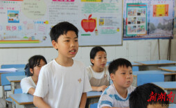 万名师生走进武陵山|噼里啪啦拨算盘，大山娃悟报国志