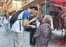 万名师生走进武陵山|早集人多，正好讲事