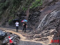 雨夜巡险科学设防 石门县南北镇成功前置处置一起山体落石险情