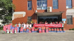 炎夏有爱！黑石铺街道工会为高温一线劳动者撑起“清凉伞”
