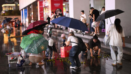 雨夜不冷 人心很暖