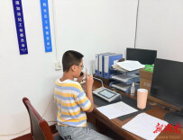 大通湖区｜让孩子教孩子！北洲子镇小学生化身“小小广播员”，播报防溺水和交通安全知识