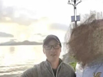 巧合到自己都震惊了！上海男子帮台湾游客拍照，闲聊时竟然发现……