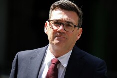 英国国王任命伯纳姆为新一任首相