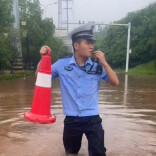 株洲公安交警闻“汛”而动，全力护航群众出行路