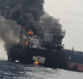 伊朗称两艘油轮在试图穿越霍尔木兹海峡时爆炸 画面公布→