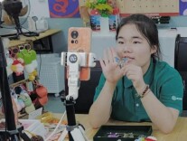 湖南师大学子走进平江，化身“带货主播”帮残障朋友卖手工艺品