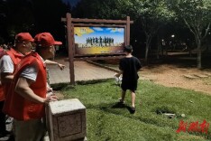 嘉禾：“好人”志愿者暖心值守景区 守护市民休闲时光
