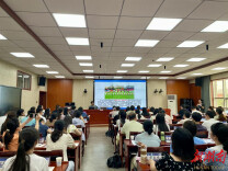 全国优秀教师、湖南科技大学教授吴广平为娄星区骨干教师作专题讲座