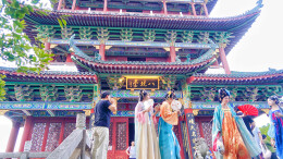 江南宋城引客来