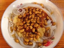 武冈凉拌粉：一口冰爽酸辣，藏着古城地道烟火