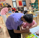 中南学子赋能天心区楠竹社区“千里马”暑期成长陪伴营收官
