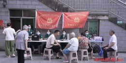 小区义诊医疗暖人心 守护群众健康零距离