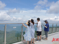 乘23分钟索道度过23度的夏天 雪峰山索道串起湘中“避暑圈”