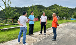 洞口县委社会工作部赴凤溪村慰问湖南交通工程学院“三下乡”团队