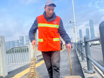 上榜“长沙好人 身边雷锋” 湘江新区环卫工谭建龙曾三次挺身救人