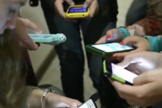 法国议会通过法案 禁止15岁以下未成年人使用社交媒体