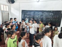 长理学子为乡村孩童奏响趣味音乐课堂