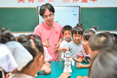 当机器人走进乡村课堂：一堂让孩子们追着问“为什么”的AI启蒙课