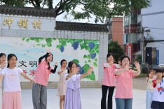 长沙民政职院外语学子下乡践初心 “五位一体”课堂温暖留守儿童
