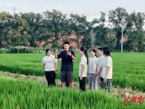 从攸县田埂到南洋课堂：湖南中医药大学中西医九年制学子的暑假只有“转场”没有“休息”