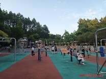 山林环绕运动空间 市民公园乐享健身时光