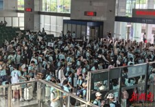 湖南日报｜暴雨来临前，646名学生在株洲成功转运