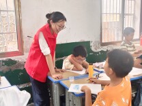 南华学子“三下乡”：美育沐童心 色彩润乡土