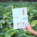 褪去礼盒内卷，一纸简笺解锁高校专属印记