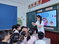 古法榨油藏新知！长理学子赴攸县解锁乡土里的趣味科学