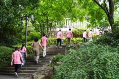 踏访书院寻先辈，声传赤诚话初心
