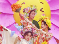 策展人“策”展（12）丨明星也爱的泉州簪花，是蟳埔渔女的海洋勋章