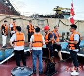 衡阳航道事务中心朱亭航道事务所整治柴山采区采砂碍航隐患