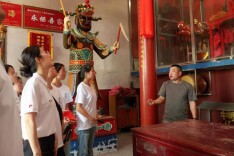 长理学子把百敬龙非遗“折”进乡村教室