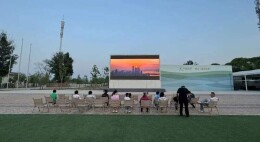 免费连映一个月，北京永定河畔举办露天观影活动