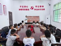 长理学子走进安化崇阳观村开展心理绘本共读活动