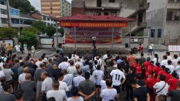 绥宁县红岩镇举行喜迎“八一”文艺汇演拔河比赛暨移风易俗集中整治攻坚启动仪式