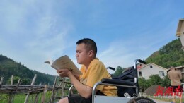 罕见病少年564分圆梦湘大！学校表示：免除4年学费，提供无障碍陪读宿舍