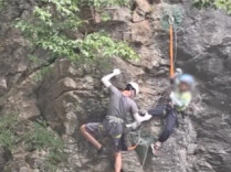 遇难中国登山者王钟遗体已找到，遗体被雪崩冲到千米之下；10人国际登山队遭遇雪崩，队员全部遇难