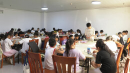 汝城：快乐送给孩子 安心留给职工