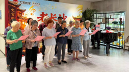 长理研究生走进雨花区养老社区，用音乐“唤醒”语言活力