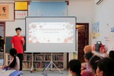 南华学子为乡村儿童开展应急救护科普课堂