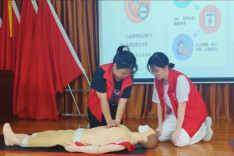 南华学子“三下乡”：技能“救”在身边  关怀“暑”送心间
